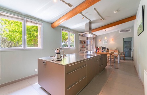 Saint-Andiol Apartment | Apartment 'Rosalie' with Shared Garden, Wi-Fi and Air Conditioning