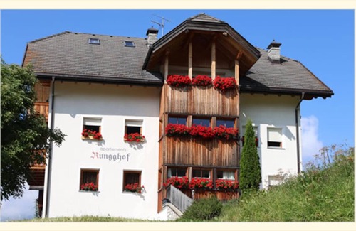 La Valle Apartment | Apartment 'Rungghof 1' with Mountain View, Shared Terrace and Wi-Fi