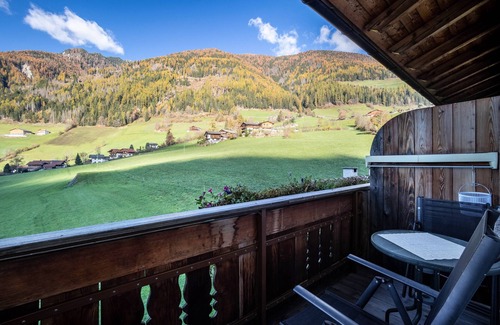 Valle Aurina Apartment | Apartment 'Sonnenschein Oberachrain' with Mountain View, Shared Garden and Wi-Fi