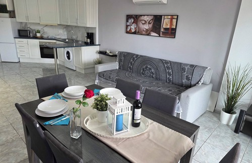 Los Cristianos Apartment | Apartment San Marino with heated pool, only 450 meters to the beach, Wifi,SAT-TV