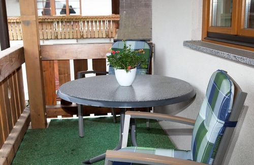 Glottertal Apartment | Apartment 'Scharbachhof' with Mountain View, Shared Garden and Wi-Fi