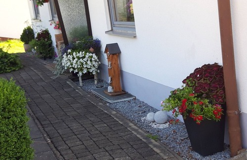 Gomadingen Apartment | Apartment 'Schwäbische Alb' with Shared Terrace, Wi-Fi and Air Conditioning