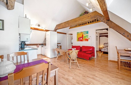 Maring-Noviand Apartment | Apartment 'Schwalbennest Auf Dem Weingut' with Shared Terrace, Shared Garden and Wi-Fi