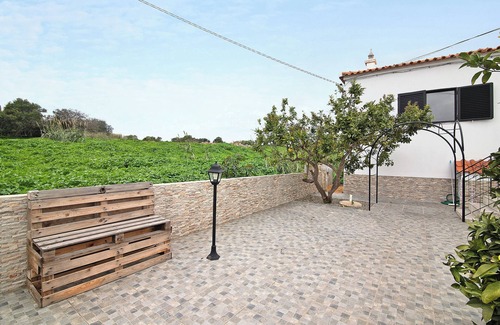 Moncarapacho e Fuseta Apartment | Apartment 'Seashel' with Shared Terrace, Wi-Fi and Air Conditioning