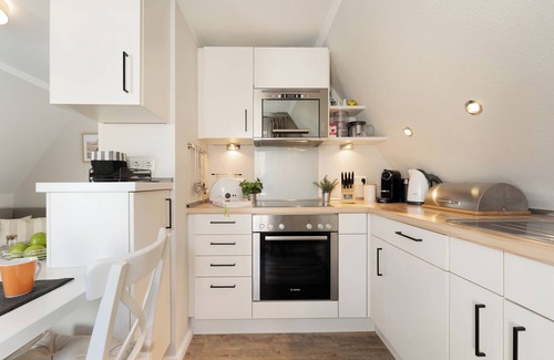 Groemitz Apartment | Apartment Seehus II with balcony incl. beach chair in Grömitz