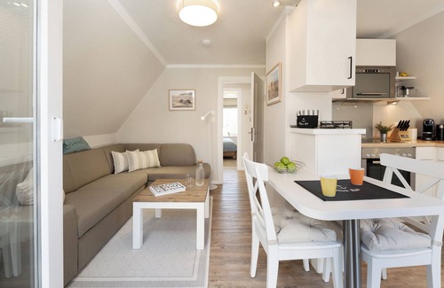 Groemitz Apartment | Apartment Seehus II with balcony incl. beach chair in Grömitz