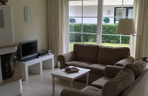 Zingst Apartment | Apartment 'Seelord' with Shared Terrace, Shared Garden and Wi-Fi