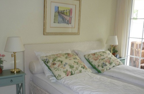 Zingst Apartment | Apartment 'Seelord' with Shared Terrace, Shared Garden and Wi-Fi
