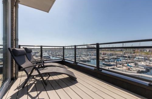 Sint-Annaland Apartment | Apartment Sint Annaland with Marina Views