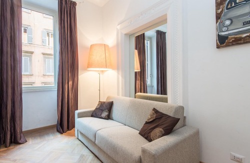 Rione III Colonna Apartment | Apartment Sistina Enchanting One Bedroom B