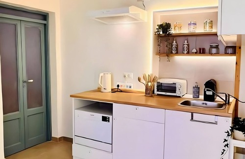 Old Town Apartment | Apartment 'Sma 69 - B' with Balcony, Wi-Fi and Air Conditioning