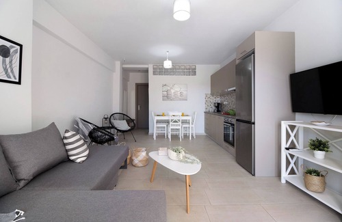Nikiana Apartment | Apartment 'Sofia' with Sea View, Wi-Fi and Air Conditioning