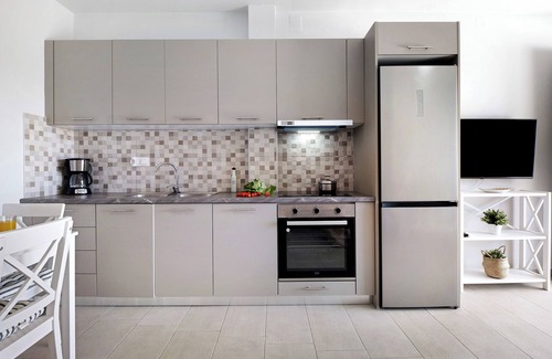 Nikiana Apartment | Apartment 'Sofia' with Sea View, Wi-Fi and Air Conditioning