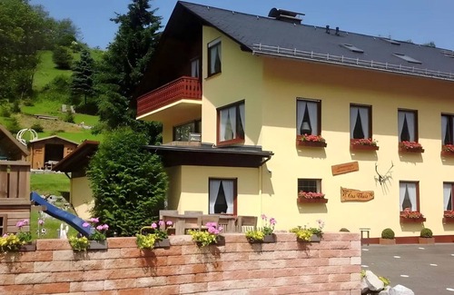 Schwalefeld Apartment | Apartment 'Sonnentraum' with Mountain View, Shared Terrace and Wi-Fi