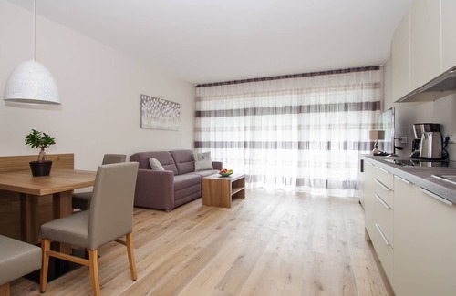 Avelengo Apartment | Apartment 'Sternblick Suite' with mountain view, balcony and Wi-Fi in the ApartHotel Christine