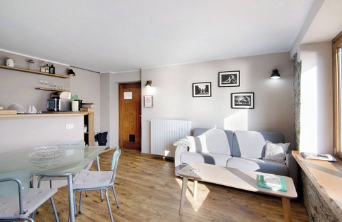 Moltrasio Apartment | Apartment "Stone house and dependance 7 pers" with Lake View & Wi-Fi