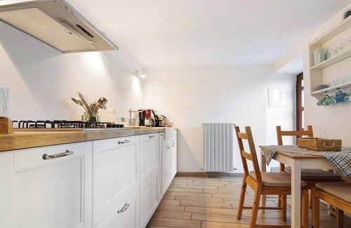 Moltrasio Apartment | Apartment "Stone house and dependance 7 pers" with Lake View & Wi-Fi