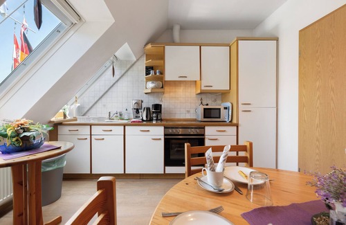 Burg Apartment | Apartment 'Storchennest' with Private Terrace, Shared Garden and WLAN