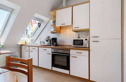 Burg Apartment | Apartment 'Storchennest' with Private Terrace, Shared Garden and WLAN