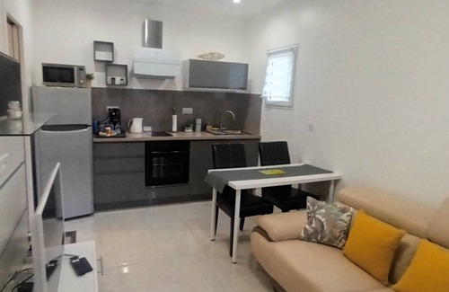Grand Sud Apartment | Apartment 'Studio Indépendant Avec Jardin' with Wi-Fi and Air Conditioning