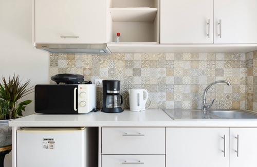 Panormos Apartment | Apartment 'Studio No 15' with Shared Pool, Wi-Fi and Air Conditioning