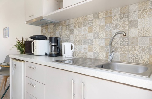 Panormos Apartment | Apartment 'Studio No 15' with Shared Pool, Wi-Fi and Air Conditioning