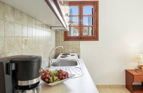 Astypalaia Apartment | Apartment 'Studios Asterias 4' with Shared Terrace, Wi-Fi and Air Conditioning