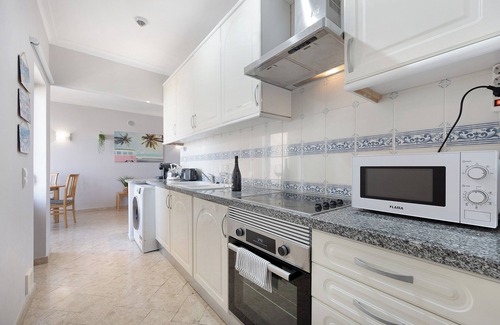 Praia da Rocha Apartment | Apartment 'Sunny Escape' with Sea View, Wi-Fi and Air Conditioning