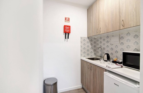 Moncarapacho e Fuseta Apartment | Apartment 'Sunset' with Shared Terrace, Wi-Fi and Air Conditioning