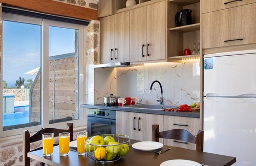 Tsoukaladhes Apartment | Apartment "Superior Apartment A" close to the Beach with Shared Pool & Wi-Fi