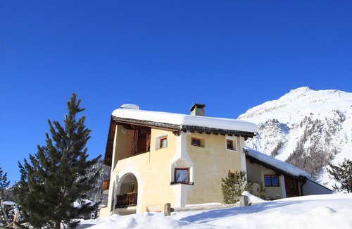 Samedan Apartment | Apartment Tauschna with private wellness area