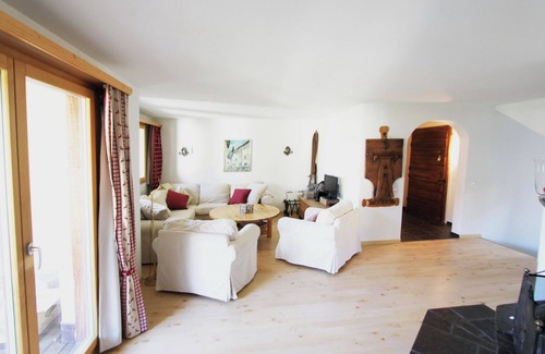 Samedan Apartment | Apartment Tauschna with private wellness area
