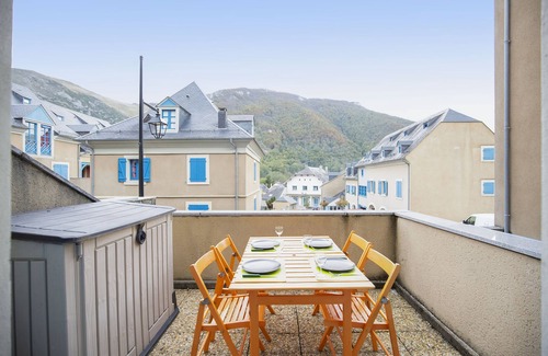 Sainte-Marie-de-Campan Apartment | Apartment 'Terrasse Vue Montagne' with Mountain View and Private Terrace