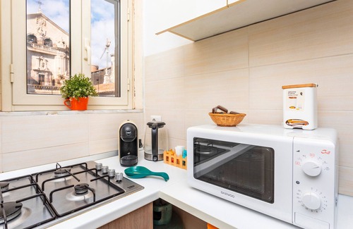 Catania City Centre Apartment | Apartment 'The House In Baroque Style' with Wi-Fi and Air Conditioning