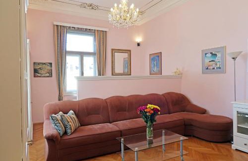 Karlovy Vary Apartment | Apartment Themis