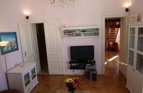 Karlovy Vary Apartment | Apartment Themis