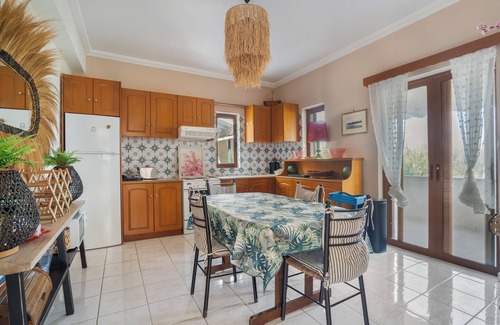 Nikiana Apartment | Apartment 'Theodoros 1' with Sea View, Wi-Fi and Air Conditioning