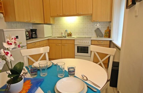 Favoriten Apartment | Apartment Tichy by Interhome