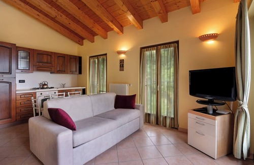 Argegno Apartment | Apartment "Tivano" near the lake with WLAN, terrace & garden