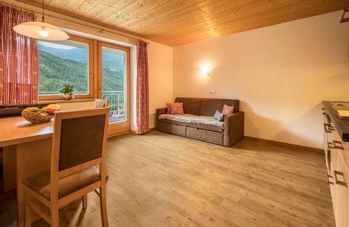 Feldthurns Apartment | Apartment "Toni Kathrin" with Mountain View, Shared Sauna and Garden