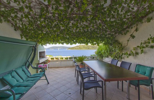 Vinisce Apartment | Apartment Tonka - 10 m from beach A1(2) - Vinisce, Riviera Trogir, Croatia
