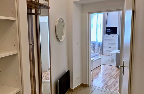 Neulerchenfeld Apartment | Apartment Top 22 mit Doppelbett im Wohnraum