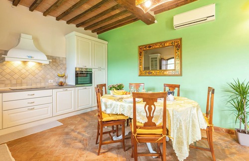 Vergelle Apartment | Apartment 'Tramonto' with Shared Pool, Wi-Fi and Air Conditioning