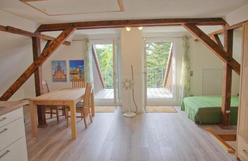 Dolzschen Apartment | Apartment Traumzeit mit Balkon in Vorstadtvilla