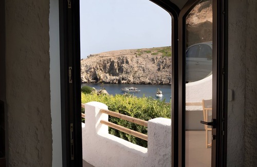Ciutadella de Menorca Apartment | Apartment 'Unique Seafront Property' with Sea View, Wi-Fi and Air Conditioning