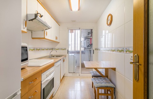 Playa de San Juan Apartment | Apartment 'Urbanización Bulevar Playa' with Shared Pool, Wi-Fi and Air Conditioning