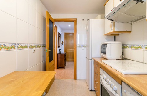 Playa de San Juan Apartment | Apartment 'Urbanización Bulevar Playa' with Shared Pool, Wi-Fi and Air Conditioning