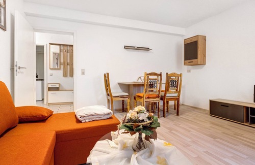 Itzum-Marienburg Apartment | Apartment 'Veith' with Wi-Fi
