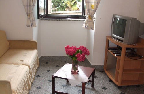 Ika Apartment | Apartment Vesna is located 50m from the Mer