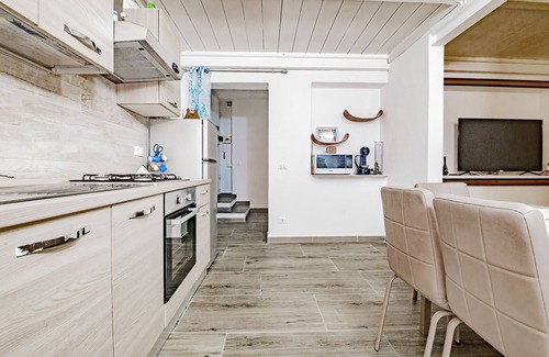 Piombino Apartment | Apartment 'Vespucci' with Private Terrace, Wi-Fi and Air Conditioning